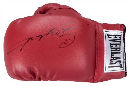 Sugar Ray Leonard Signed Everlast Boxing Glove (JSA)